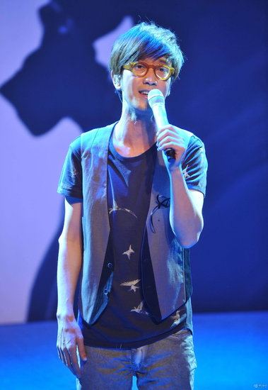 �ܴ��۷���Ƭ����12���� �Ա����������߲���