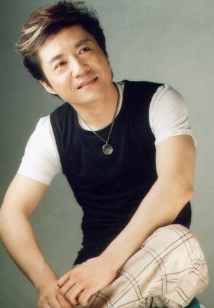 歌手李琛欲携拐杖登机遭拒 机场称木制可携带