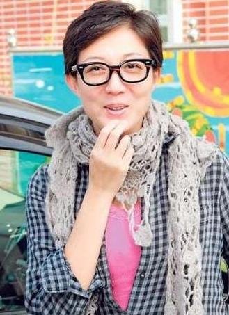 �����̸������Ů���̳�Ȩ�������û�����ַ�